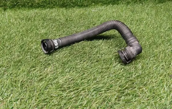 Volkswagen Jetta VI Breather/breather pipe/hose 04E131170B
