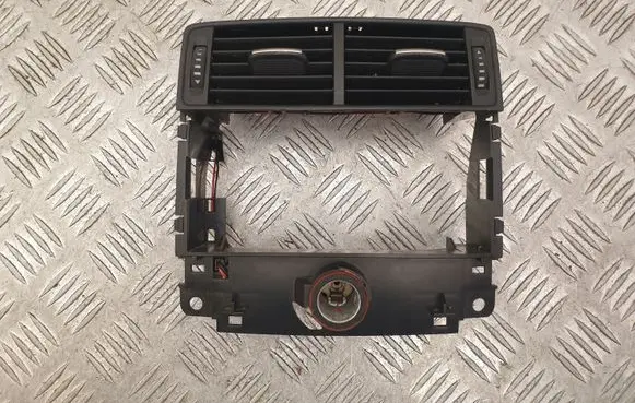Rear air vent grill
