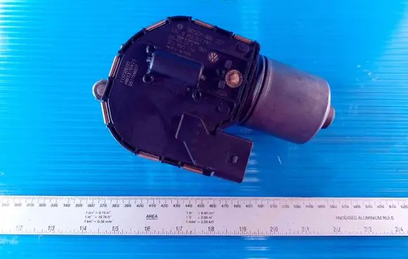 Volkswagen PASSAT B6 Wiper motor 3C1955119 0390241791