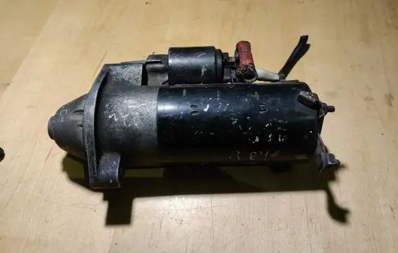 Volkswagen PASSAT B5.5 Starter motor 068911024F