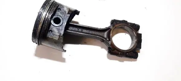 Chrysler Voyager Piston with connecting rod