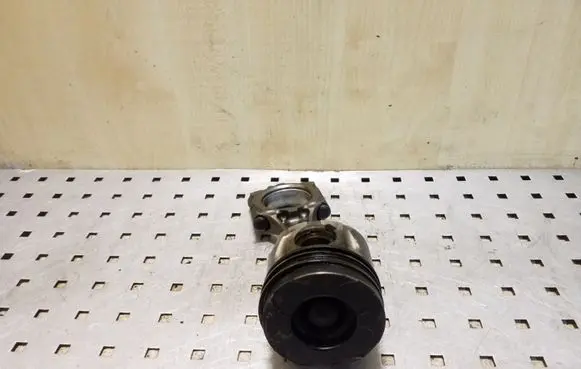 Opel Astra J Piston with connecting rod