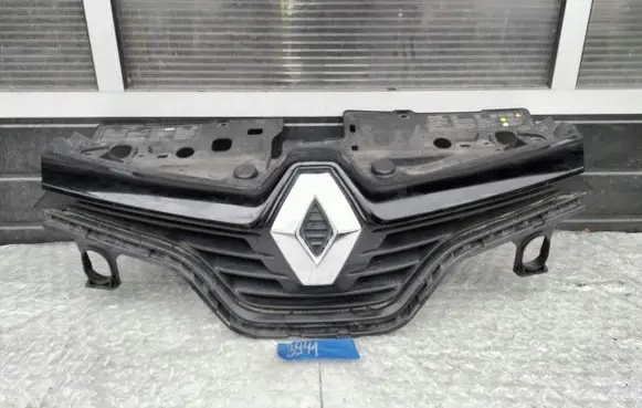 Renault Captur Front bumper upper radiator grill 620935704R