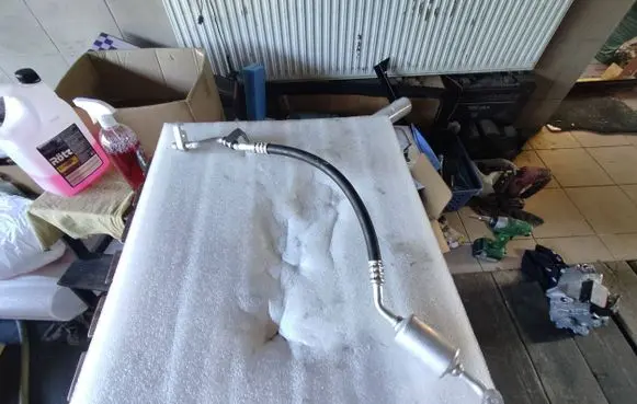 Air conditioning (A/C) pipe/hose