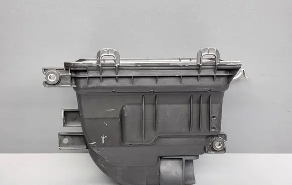 Suzuki Swift II Air filter box 1370069L00 BP0149004840