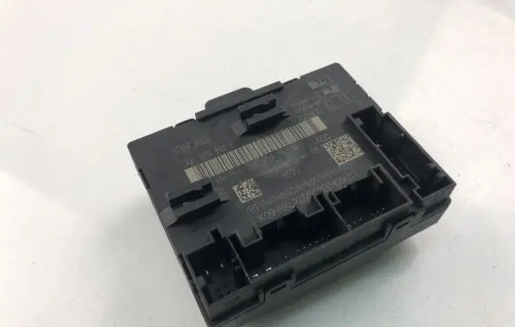 Volkswagen Golf VII Other control units/modules 5Q0959593E