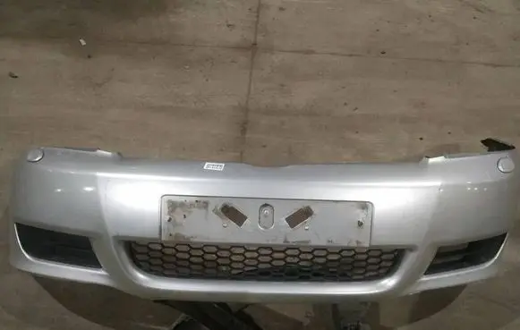 Toyota Corolla Verso AR10 Front bumper pilkas