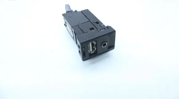 Toyota Verso USB socket connector 861900D030