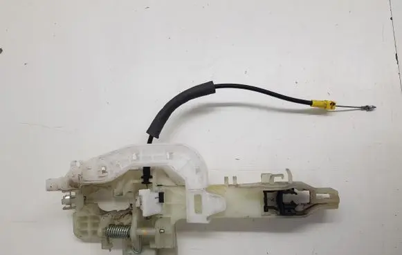 KIA Sportage Front door exterior handle/bracket 