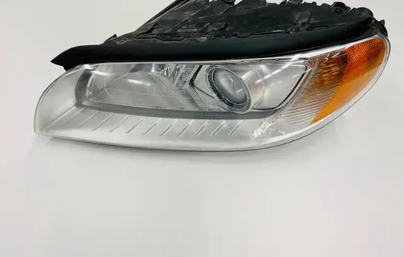 Volvo V70 Headlight/headlamp 31214347