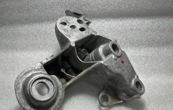 Audi A6 S6 C6 4F Engine mounting bracket 8E0199352F