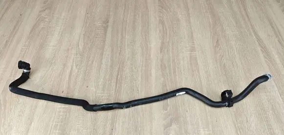 BMW 8 G16 Engine coolant pipe/hose 6821252