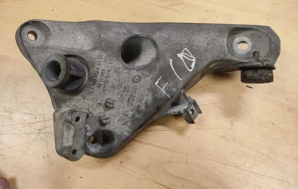 BMW 5 F10 F11 Engine mounting bracket 22116859785