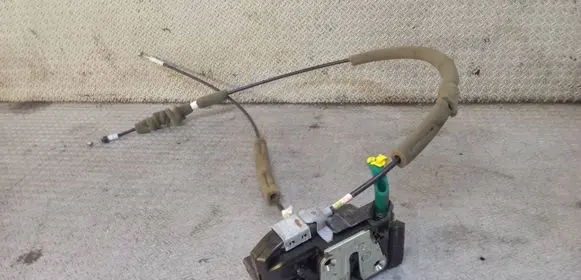 Nissan Note (E12) Front door lock 