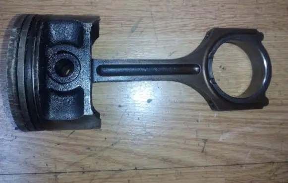 Piston with connecting rod