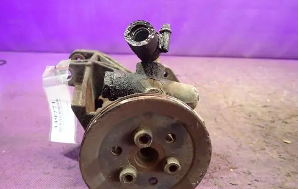 Volkswagen Golf III Power steering pump