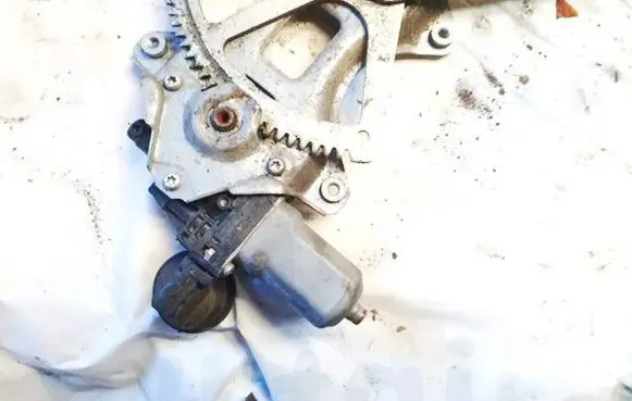 Toyota Urban Cruiser (XP110) Front door window regulator motor