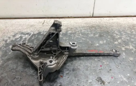 Renault Trafic III (X82) Gearbox mounting bracket 244824540RBILI 244824540R 244834609R