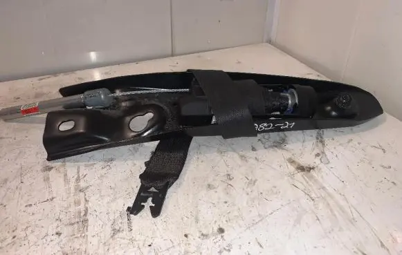Volvo XC90 Front seatbelt 6008818L0R A8221