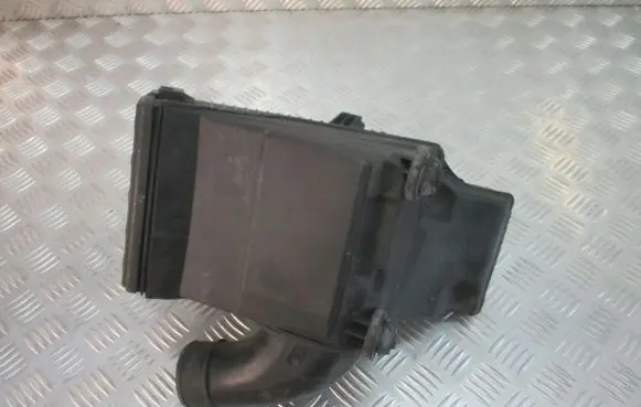 Nissan Note (E11) Air filter box