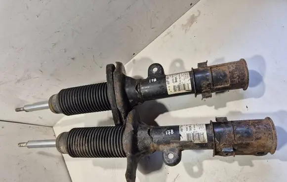 KIA Sportage Rear shock absorber/damper 553500Z001 553600Z001