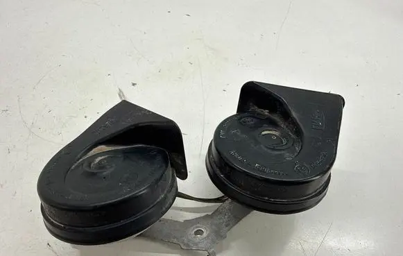 Ford Mustang VI Horn signal FR3T13A803AC FR3Z13832G FR3Z13832A