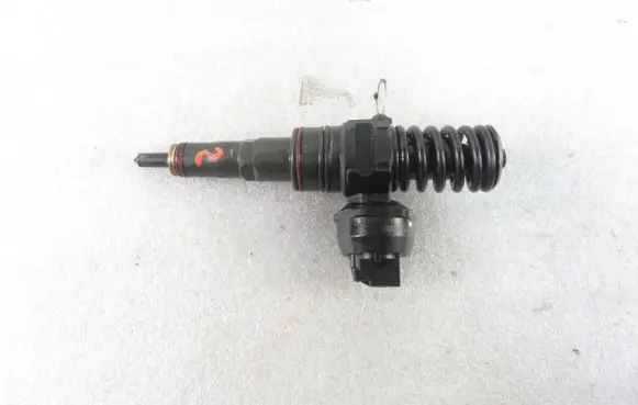 Volkswagen Golf IV Fuel injector 0414720037 038130073AJ