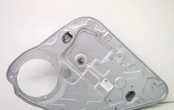 Rear door manual window regulator