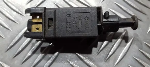 Volkswagen PASSAT B3 Brake pedal sensor switch 191945515 mro191945515