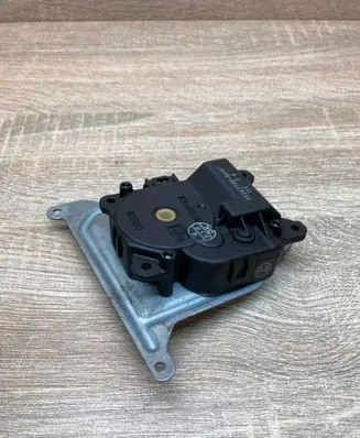 Toyota Corolla Verso AR10 Air flap motor/actuator 0637008610