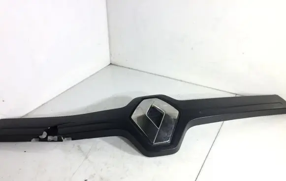 Manufacturer badge logo/emblem