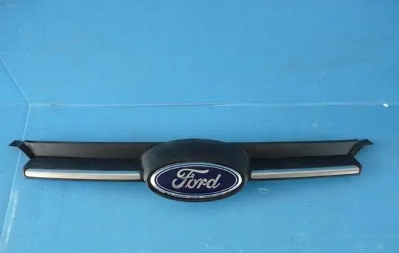 Ford Focus Front bumper upper radiator grill BM51Ba133B
