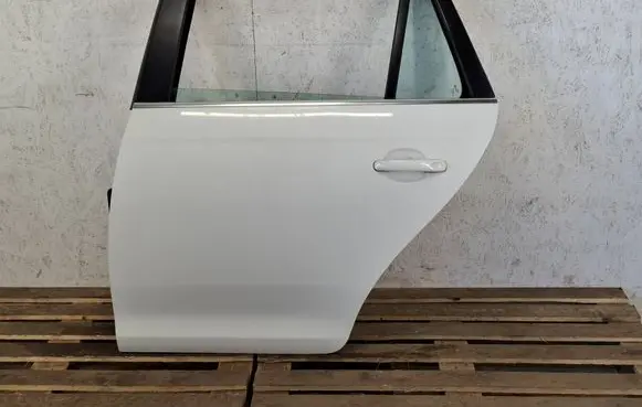 Volkswagen Golf VI Rear door