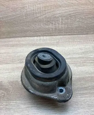 BMW X5 E53 Engine mount bracket 1096996
