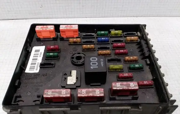 Volkswagen PASSAT B6 Fuse box set 3C0937125