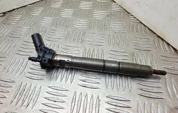 Audi A8 S8 D3 4E Fuel injector 0445115041 057130277AD