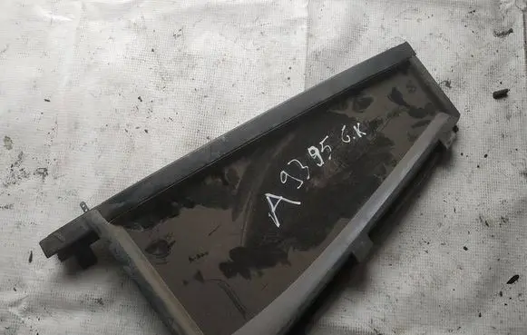 Ford Mondeo Mk III Rear vent window glass as2