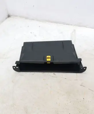 Ford Mustang VI Glove box