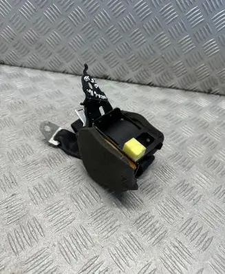 Mazda 6 Rear seatbelt