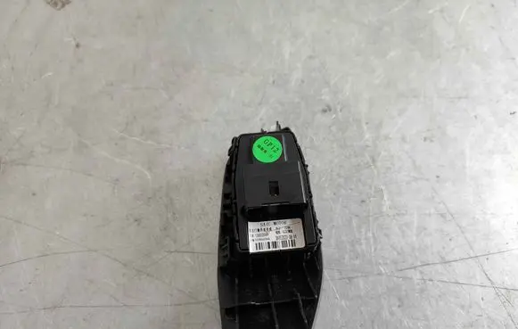 MG MG5 II Electric window control switch 10966066