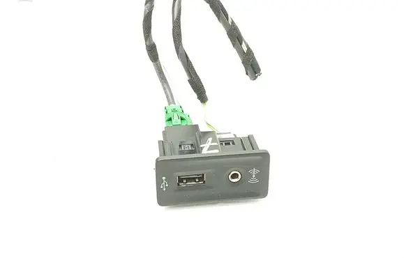 Volkswagen PASSAT B8 USB socket connector 5G0035222E 5Q0035726E 5Q0035724