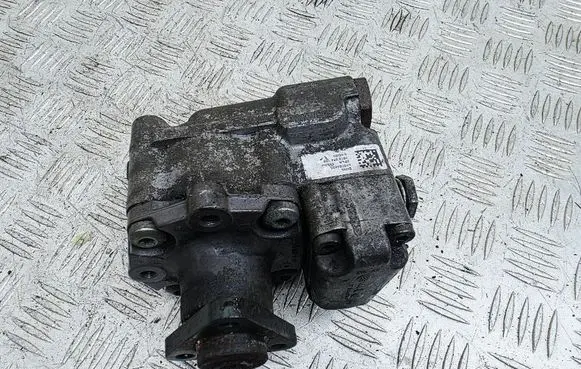 BMW 5 E60 E61 Power steering pump 6780848 7652974109