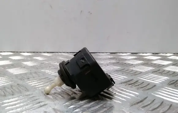 Volkswagen PASSAT B5.5 Headlight level adjustment motor 1J0941295C