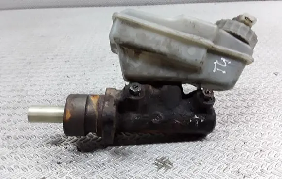 Volkswagen Transporter - Caravelle T4 Master brake cylinder 701611303