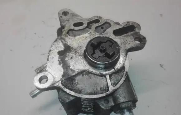 Volkswagen PASSAT B6 Vacuum pump 03G145209