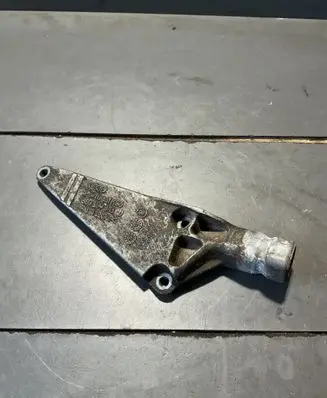 Audi A4 S4 B6 8E 8H Engine mounting bracket 8E0199343J