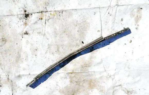 Mazda CX-7 Front door glass trim molding eg21