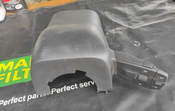 Seat Ibiza IV (6J,6P) Steering wheel column trim 6J0858559
