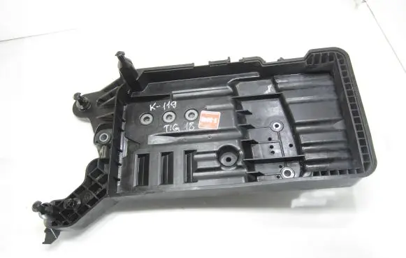 Volkswagen Tiguan Battery tray 5QF915331C 5QF915321C