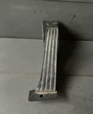 Accelerator throttle pedal